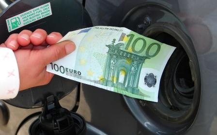 Karty paliwowe wychodzą z dołka