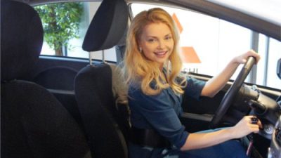 Iza Miko przesiada się na i-MiEV