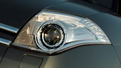 Jak zadbać o lampy w aucie, by czuć się bezpieczniej na drodze
