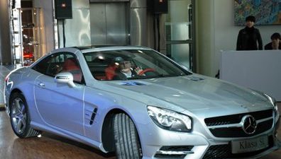 Mercedes zwiększa obroty