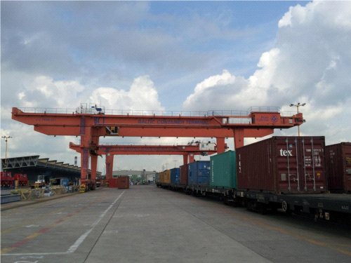 Ruszyło regularne połączenie kolejowe BCT-Warszawa