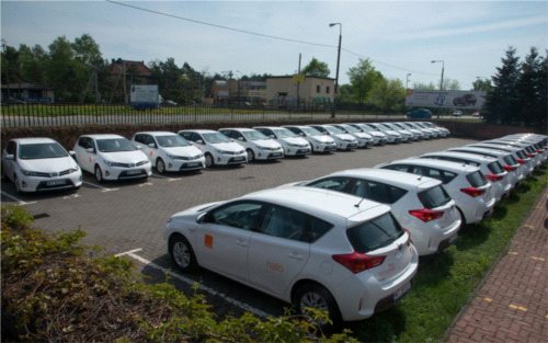 Najlepsi handlowcy Orange w Toyotach Auris Hybrid