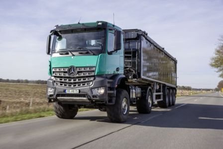 Nowy Unimog i nowy Arocs w rolnictwie i logistyce rolnej