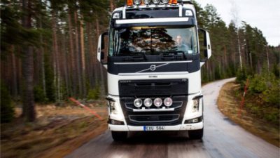 Mniej urazów dzięki Aktywnemu Układowi Kierowniczemu Volvo