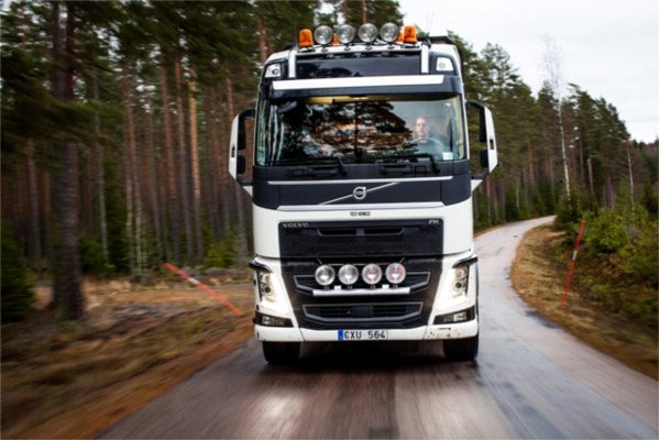 Mniej urazów dzięki Aktywnemu Układowi Kierowniczemu Volvo