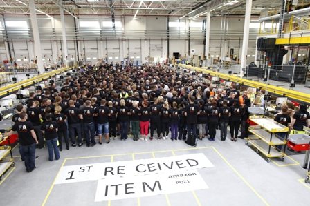 Amazon odebrał pierwszą dostawę przesyłek w centrum logistycznym w Sadach k/Poznania