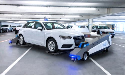 W fabryce Audi roboty transportują samochody