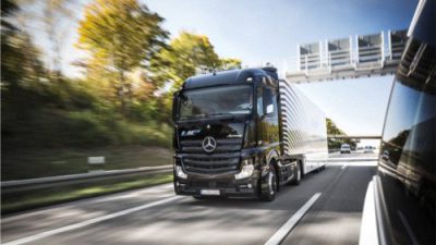 Mercedes z systemem Highway Pilot jechał na publicznych drogach