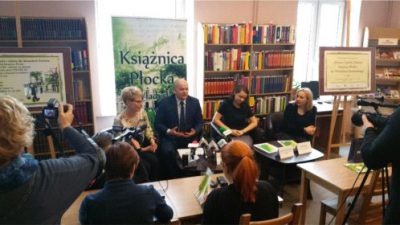 PEKAES na rzecz bibliotek