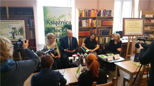 PEKAES na rzecz bibliotek
