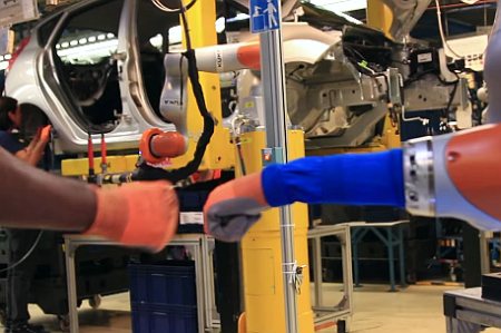Ford sięga po roboty współpracujące (VIDEO)
