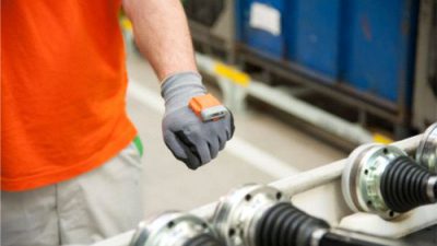Skoda Logistics sięga po rękawice ze skanerem
