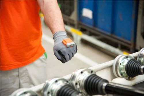 Skoda Logistics sięga po rękawice ze skanerem