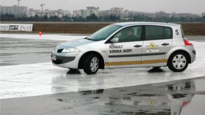 Jak hamować w trudnych warunkach