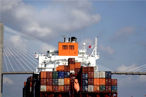 Cosco awansuje na trzeciego przewoźnika kontenerowego