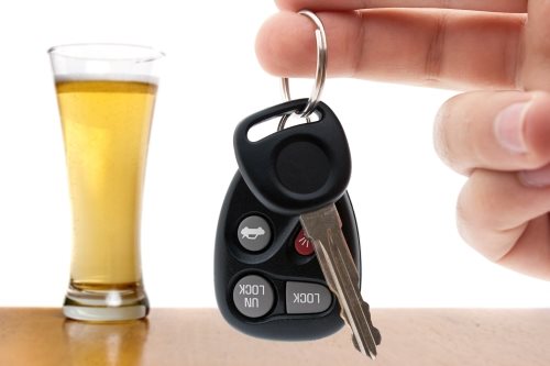 Kierowcy zamierzają podczas majówki prowadzić auto na kacu