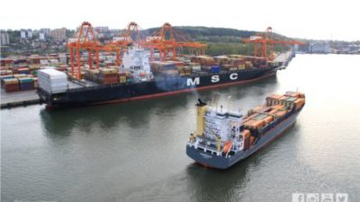 335 metrowy MSC Paris w Porcie Gdynia