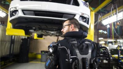 Ford wdraża egzoszkielety w fabrykach na szeroką skalę (VIDEO)