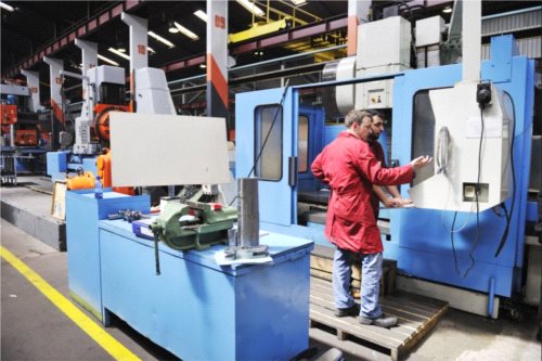 Sektor produkcyjny inwestuje w pracowników