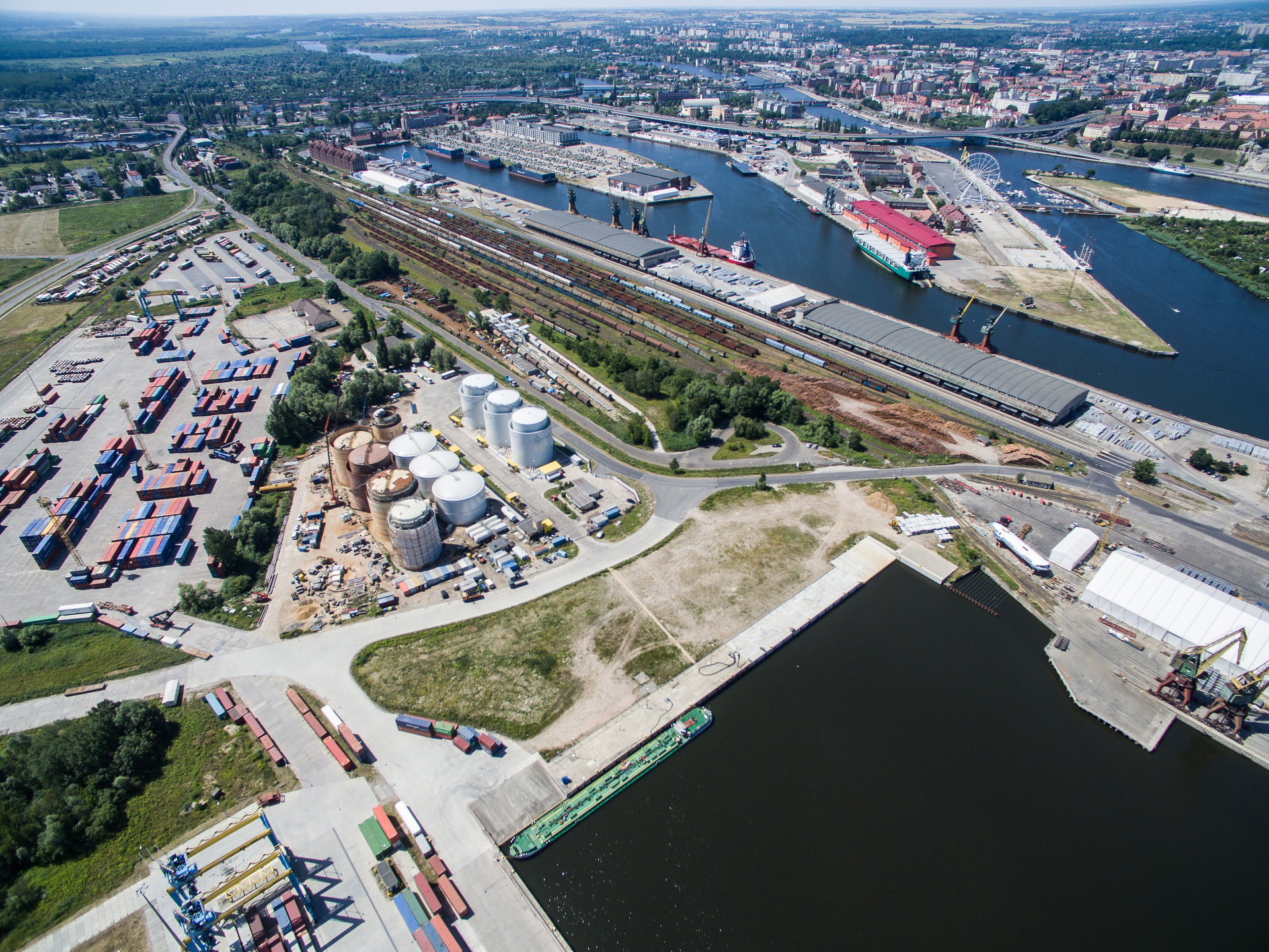Umowa na poprawę kolejowego dostępu do portów podpisana