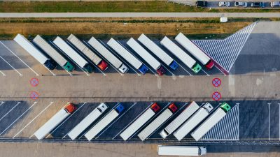 Mniej nowych miejsc pracy w transporcie i logistyce