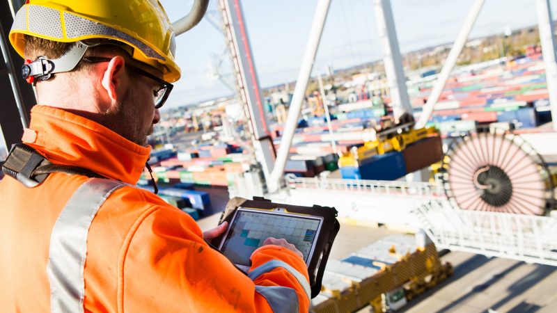 Wzmocnione urządzania mobilne w terminalu portowym