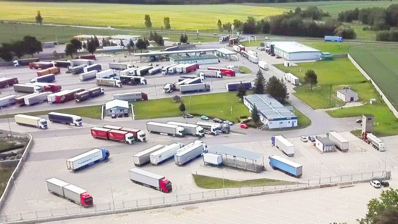 Nowe strzeżone parkingi albo straty w miliardach