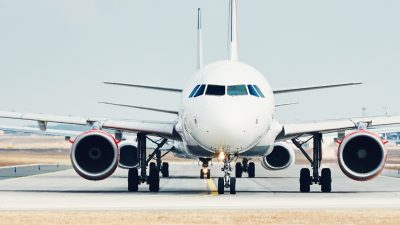 Cena, czas, czy serwis – czym kierują się klienci korzystający z frachtu lotniczego?