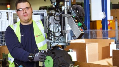 DB Schenker wdraża inteligentne okulary