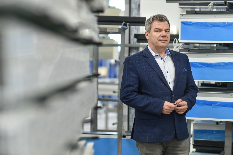 Awilux zawalczy o 100 milionów