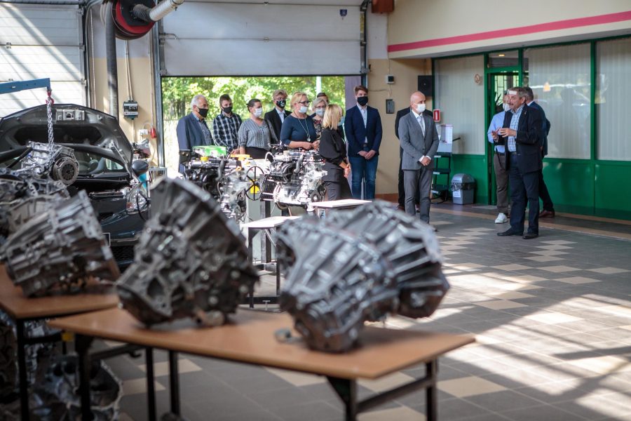 Fabryka Toyoty pomoże kształcić mechatroników
