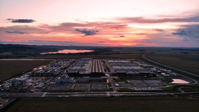 Fabryka w Jaworze rusza z produkcją baterii elektrycznych