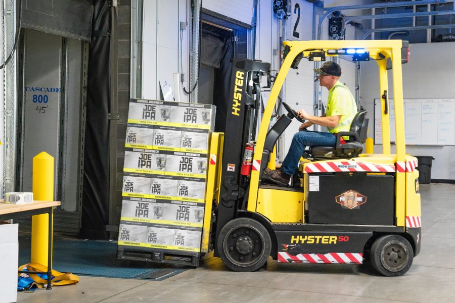 Czy obsługa logistyczna w FMCG wymaga specjalnych rozwiązań informatycznych?