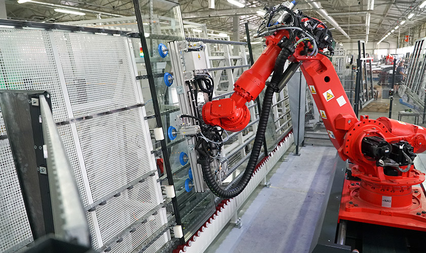 PAGEN wdrożyło robota do montażu szyb zespolonych (VIDEO)