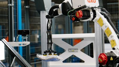 Ramię robota w obsłudze logistycznej e-commerce