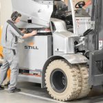 Czołowy wózek elektryczny STILL RX60 z boczną wymianą baterii