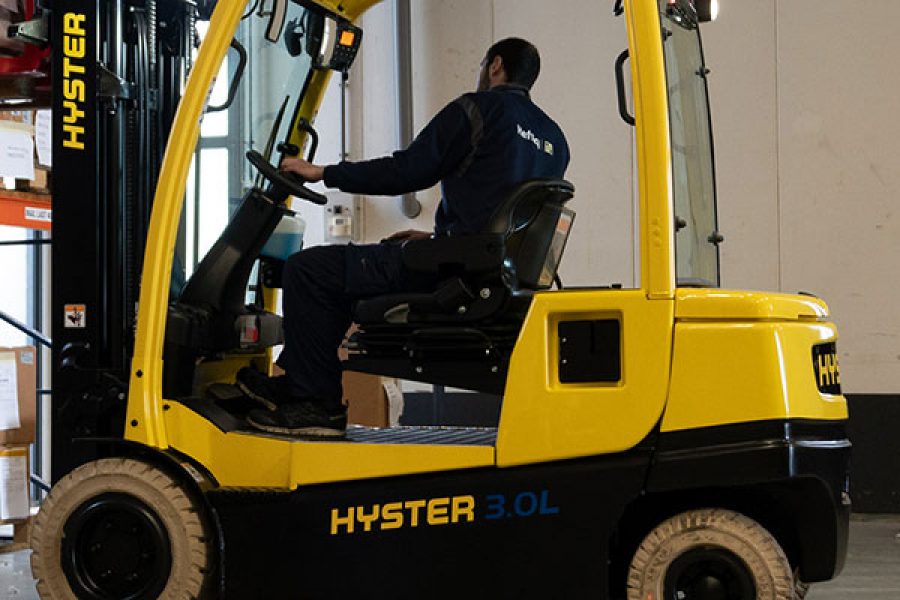 Zmień perspektywę z wózkiem widłowym Hyster z unoszoną kabiną