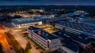 Danfoss świętuje jubileusz rozwijając produkcję