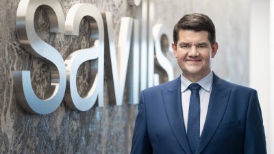 Adam Majchrzak w dziale magazynowym Savills