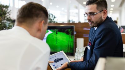 TRANSFORMACJA RYNKU – ZMIANY W OBSŁUDZE W SALONACH SPRZEDAŻY SAMOCHODÓW 