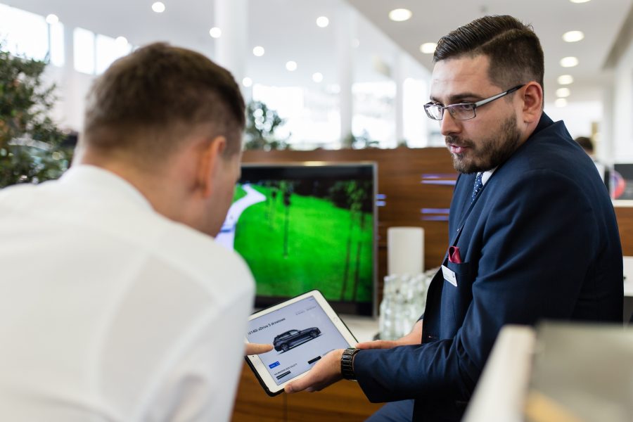 TRANSFORMACJA RYNKU – ZMIANY W OBSŁUDZE W SALONACH SPRZEDAŻY SAMOCHODÓW