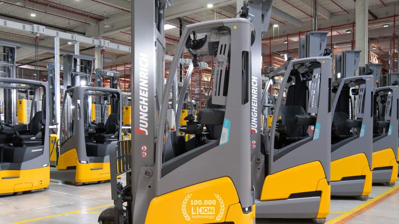 100-tysięczny wózek Jungheinrich z technologią litowo-jonową trafił do Amazona