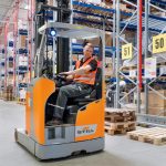 Wózek wysokiego składowania STILL FM-X 14 w centrum dystrybucyjnym Schäfer Shop