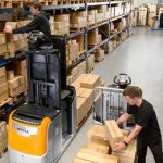 Krótkoterminowy wynajem wózków do kompletacji STILL OPX 25 może pomóc rozładować szczyty logistyczne