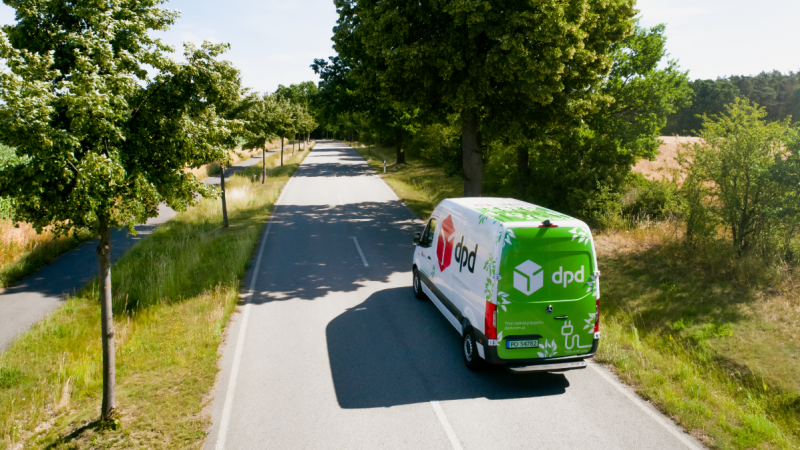 DPD Polska podwoiła liczbę elektrycznych busów dostawczych