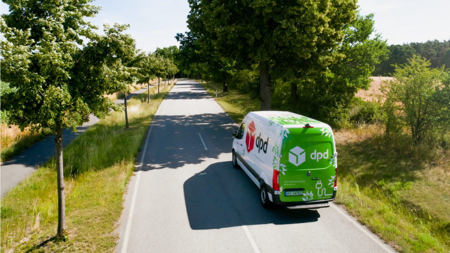 DPD Polska podwoiła liczbę elektrycznych busów dostawczych