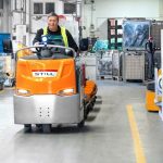 Zestaw transportowy STILL z ciągnikiem elektrycznym w AGCO/Fendt