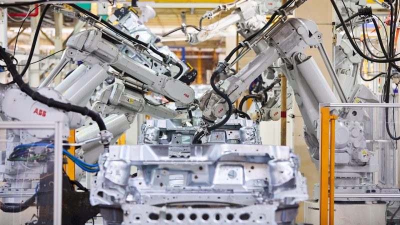 Gospodarka balansuje na krawędzi recesji