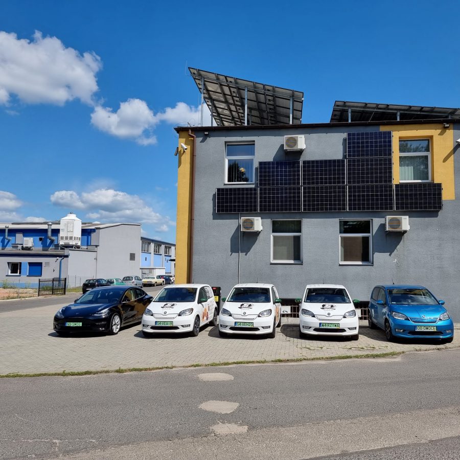 Pojazdy elektryczne Mihiderki podłączone do systemu Webfleet