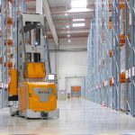Autonomiczny wózek systemowy VNA serii STILL MX-X iGo systems w magazynie Leroy Merlin
